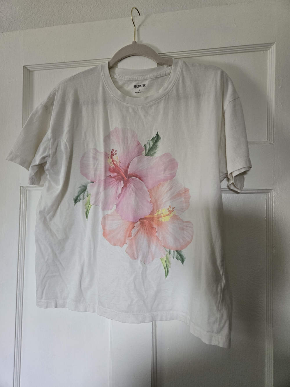 Hollister Ivory Crewneck Tee With Pink Floral